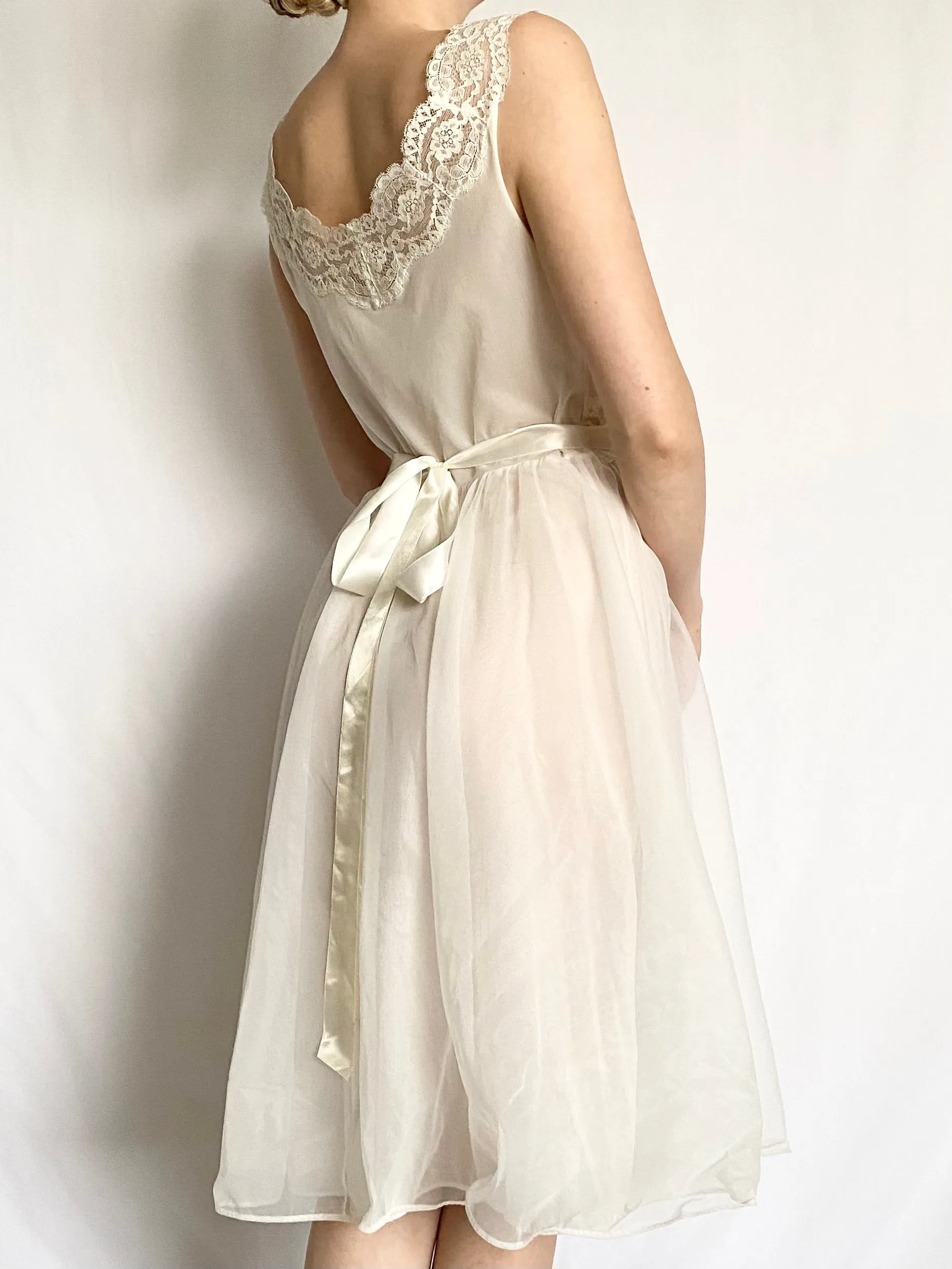 White Lace Trim 50s Peignoir and Nightgown Set (S-M)